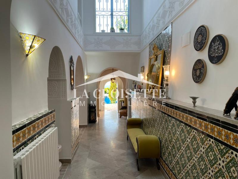 Villa meublée S+3 vue sur mer avec piscine à La Marsa